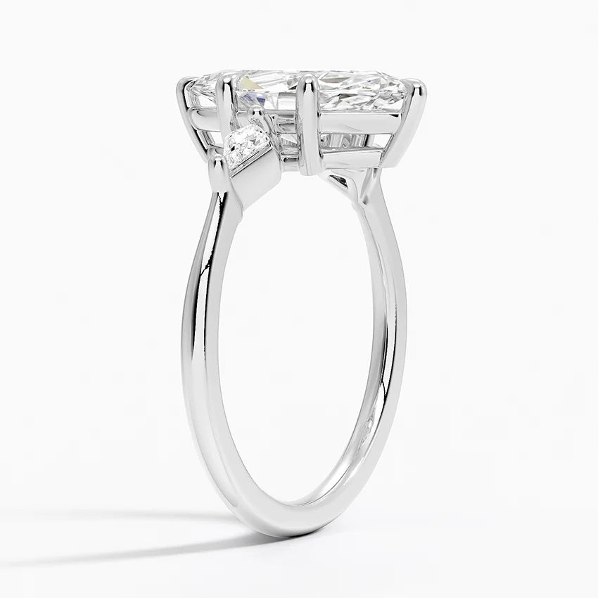 Cometa Three Stone Diamond Ring