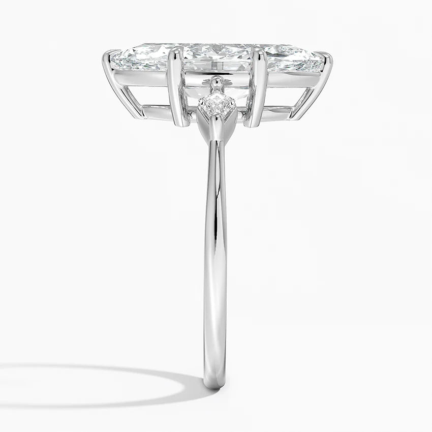 Cometa Three Stone Diamond Ring