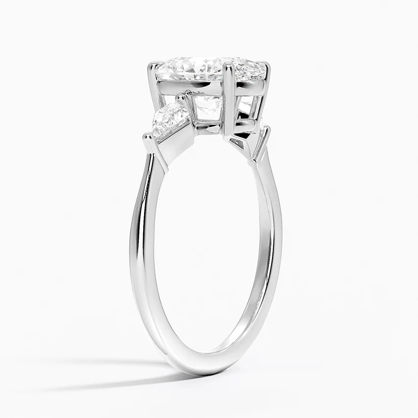 Luxe Cometa Three Stone Diamond Ring