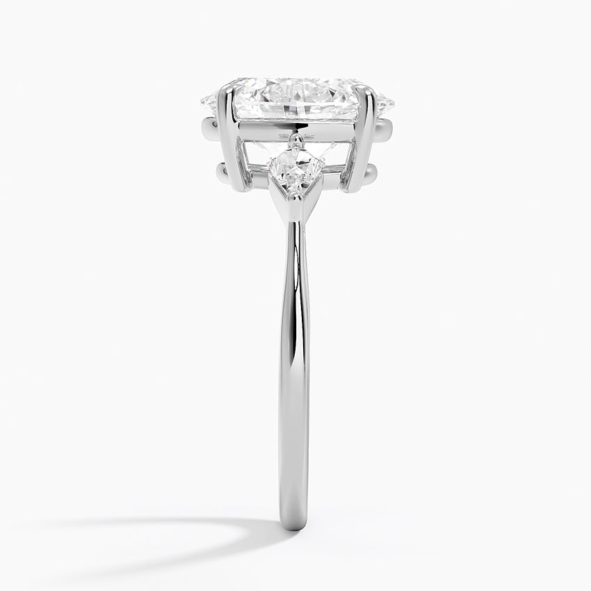Luxe Cometa Three Stone Diamond Ring