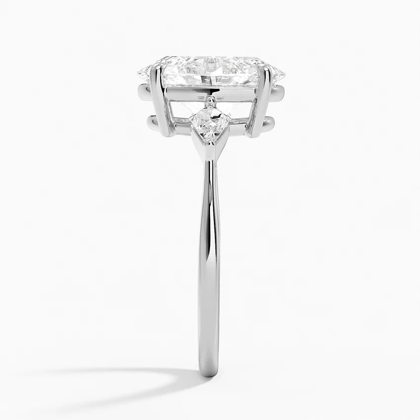 Luxe Cometa Three Stone Diamond Ring