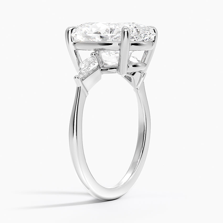 Luxe Cometa Three Stone Diamond Ring
