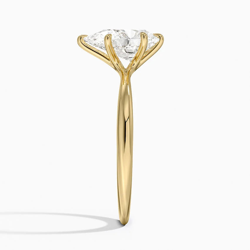 Каблучка з діамантом солітер Freesia Pear Cut