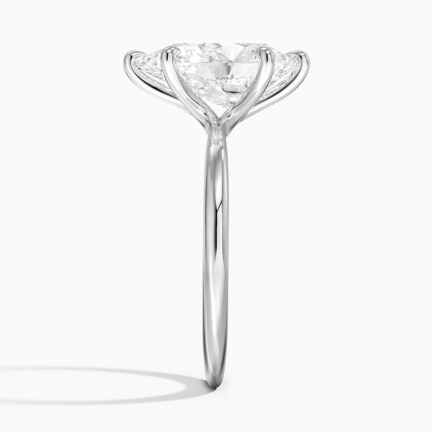 Каблучка з діамантом солітер Freesia Pear Cut