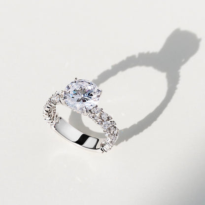 Glacé Diamond Ring