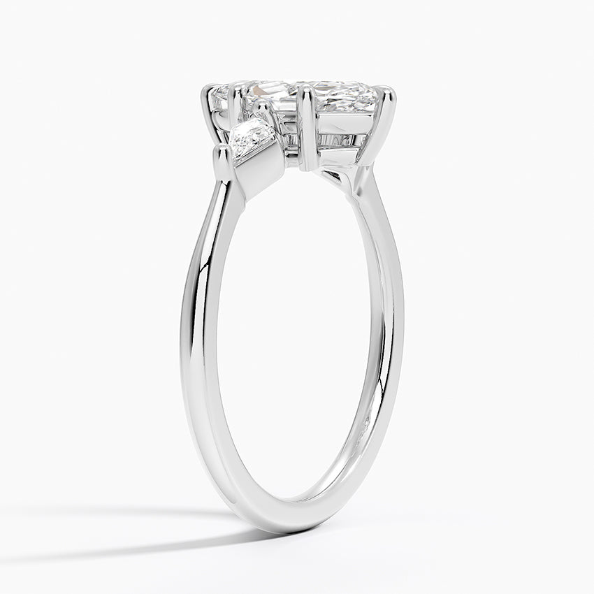 Cometa Three Stone Diamond Ring