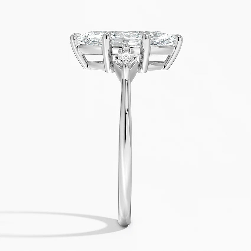 Cometa Three Stone Diamond Ring