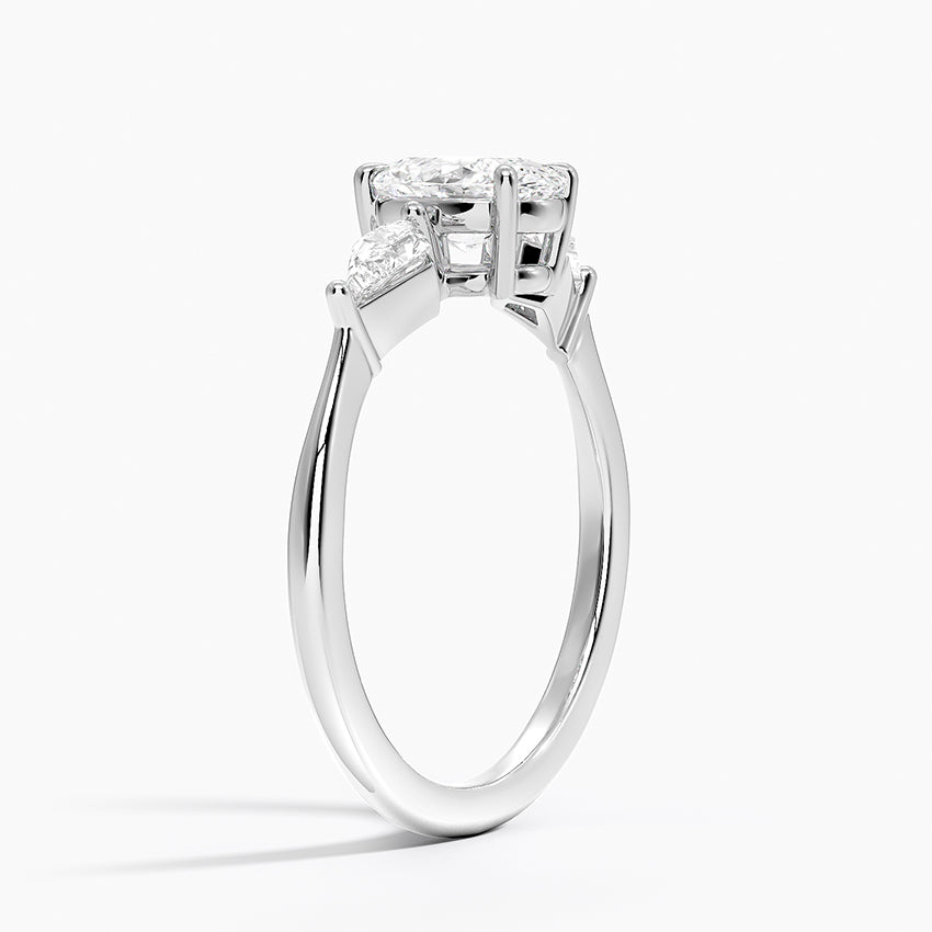 Luxe Cometa Three Stone Diamond Ring
