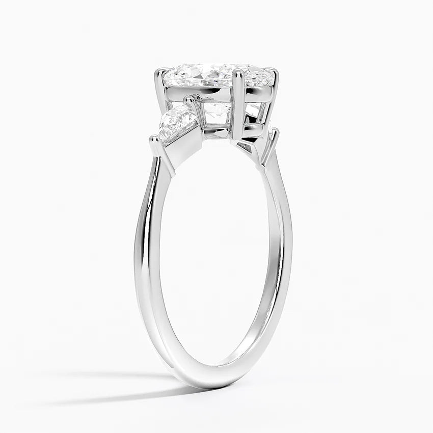 Luxe Cometa Three Stone Diamond Ring