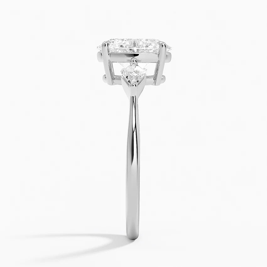 Luxe Cometa Three Stone Diamond Ring