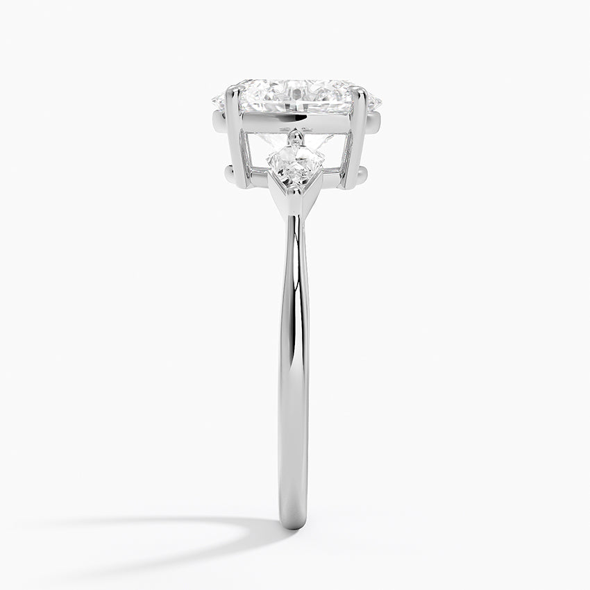 Luxe Cometa Three Stone Diamond Ring
