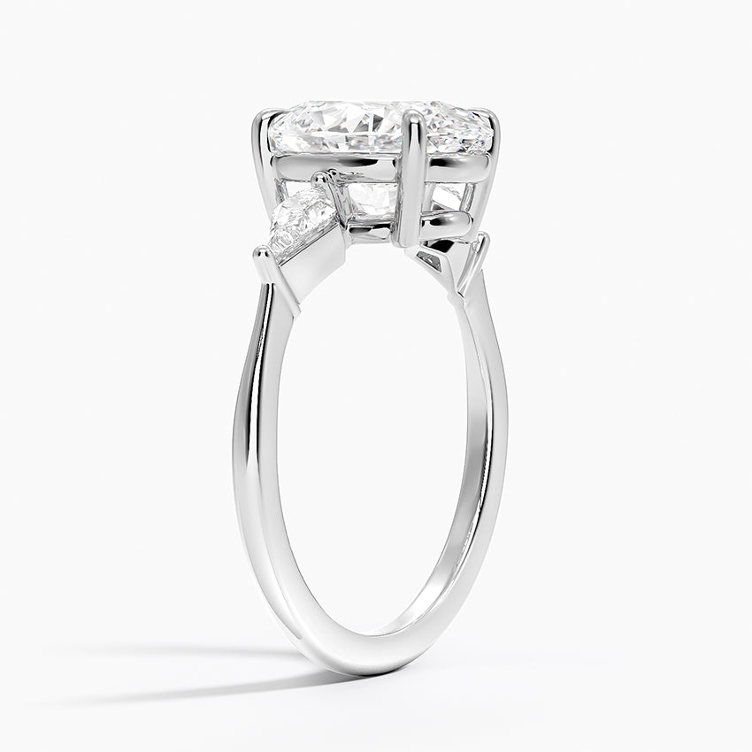 Luxe Cometa Three Stone Diamond Ring