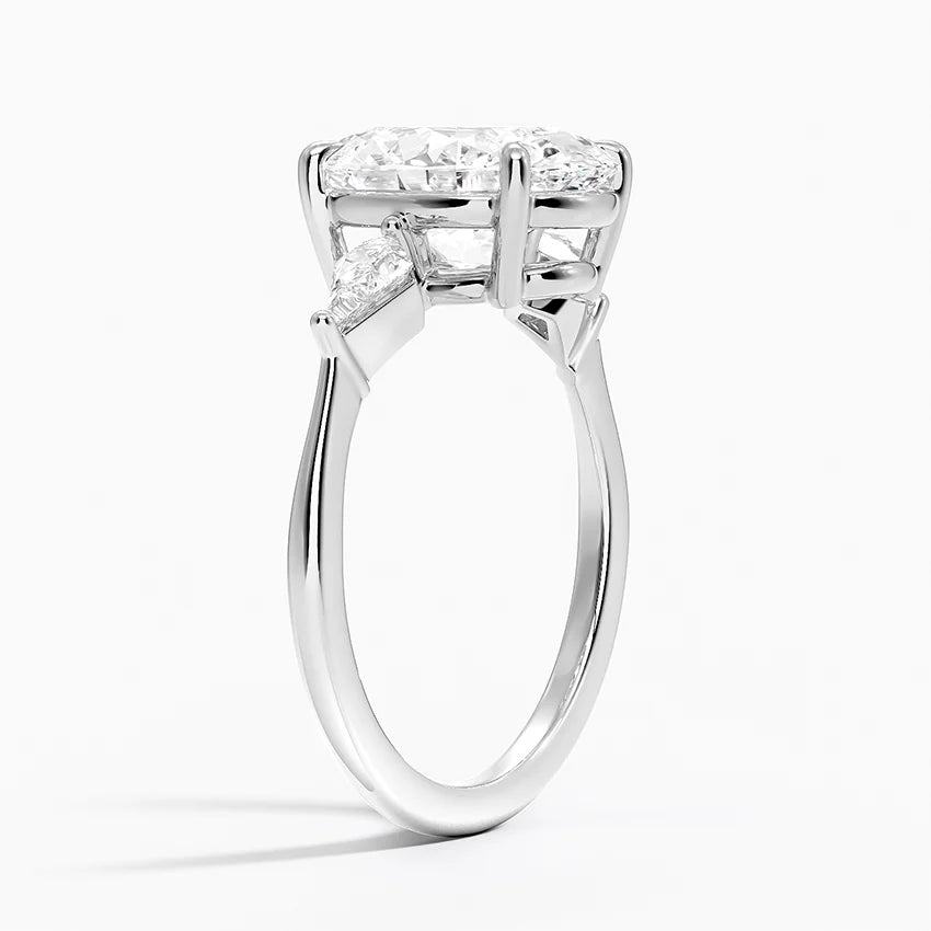 Luxe Cometa Three Stone Diamond Ring