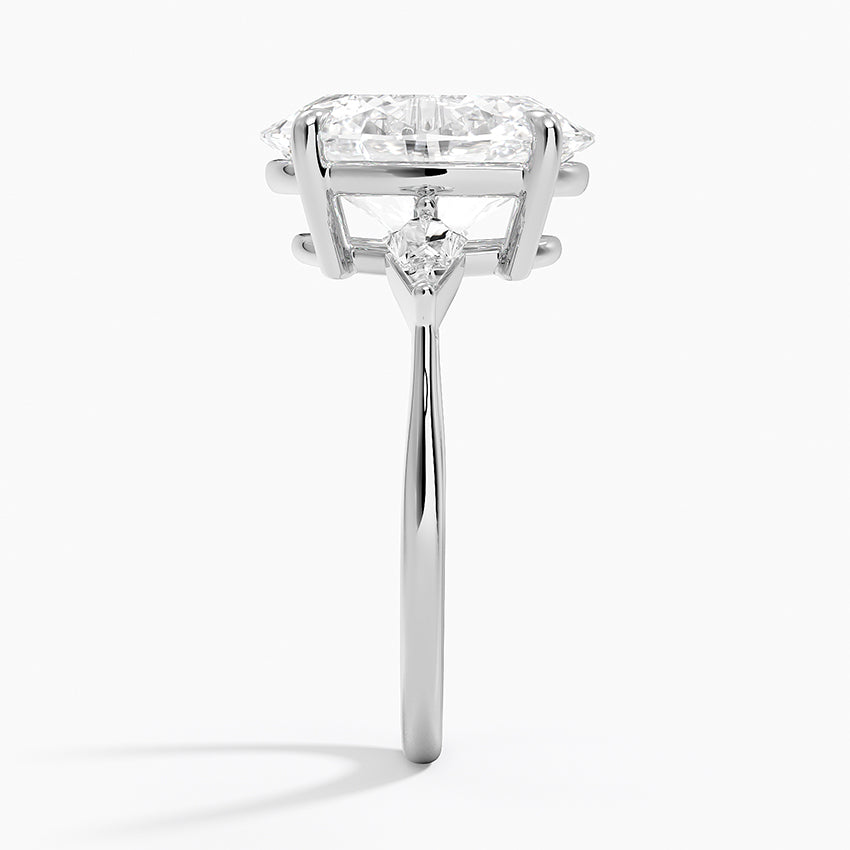 Luxe Cometa Three Stone Diamond Ring