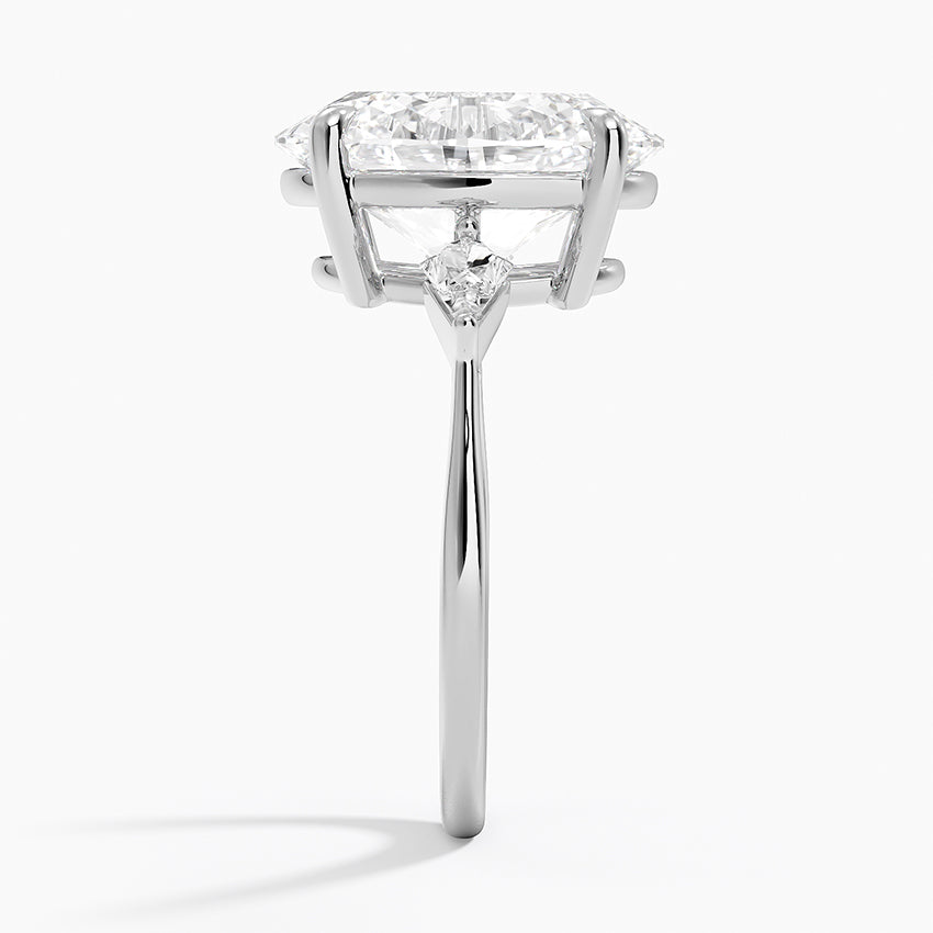 Luxe Cometa Three Stone Diamond Ring